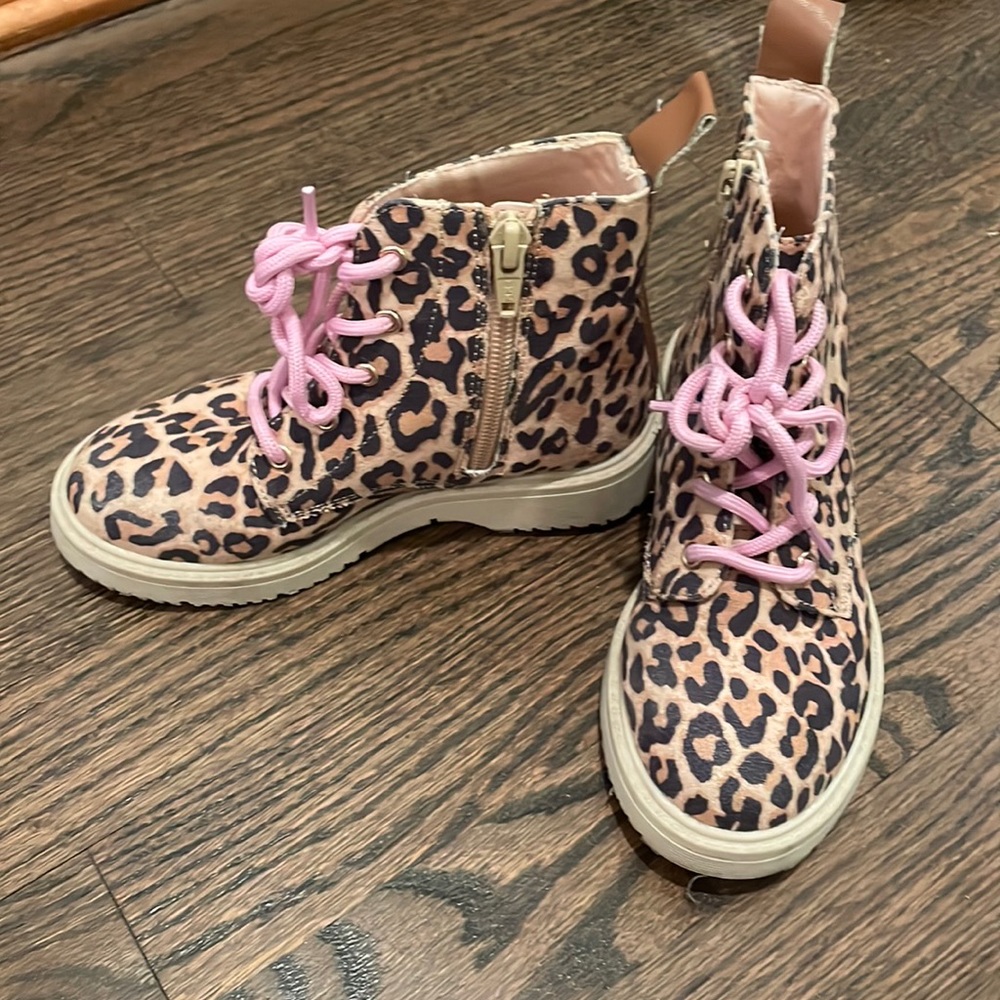 TUCKER & TATE leopard boots 🐆